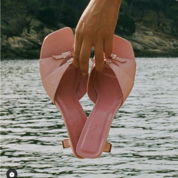 𝐖𝐎𝐌𝐄𝐍'𝐒 𝐒𝐇𝐎𝐄𝐒 - Picture 3 of 5